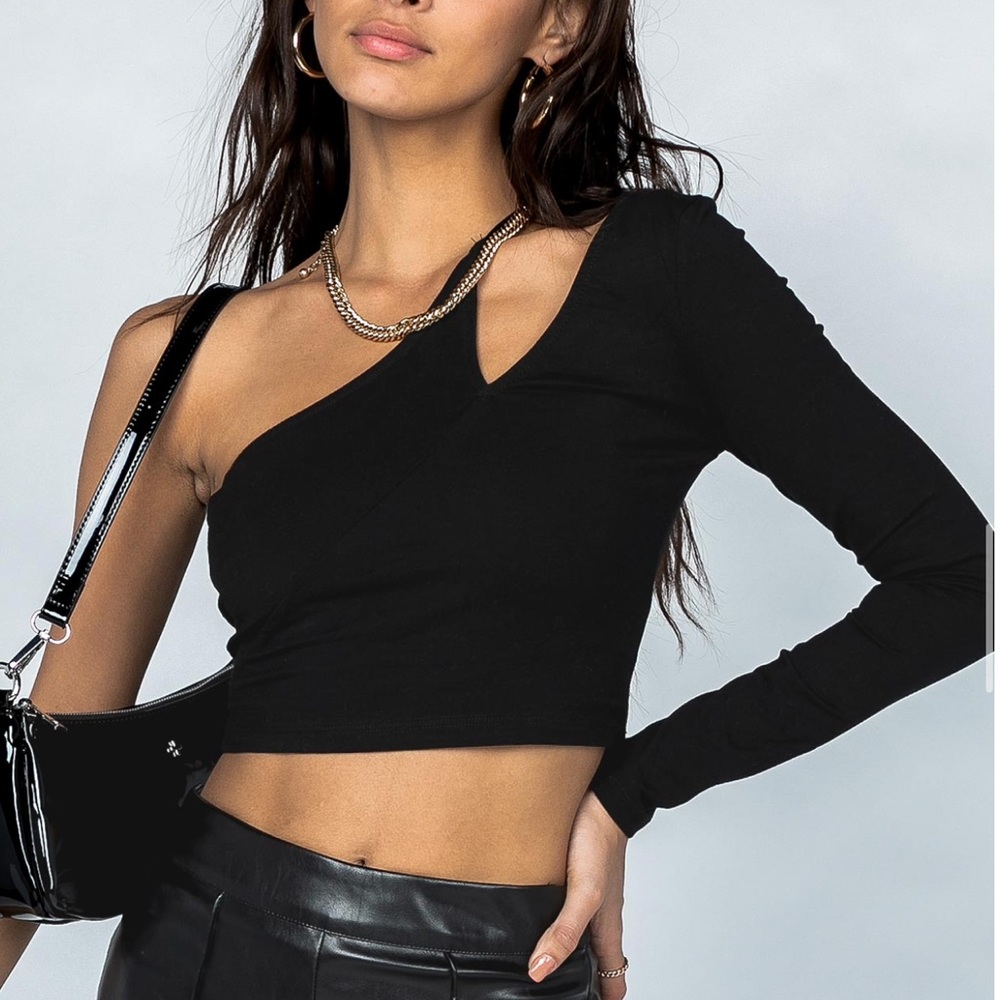 Black one should long sleeve